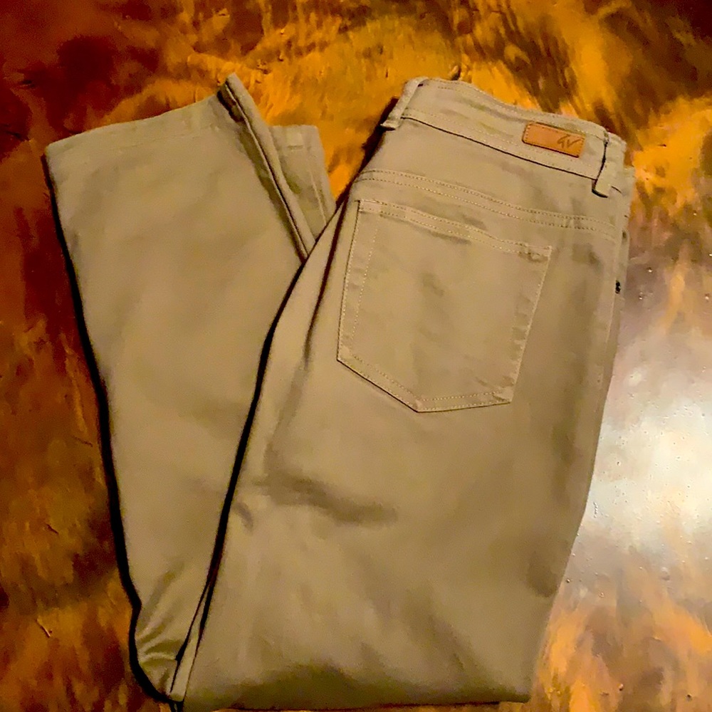 Gloria Vanderbilt khaki pants